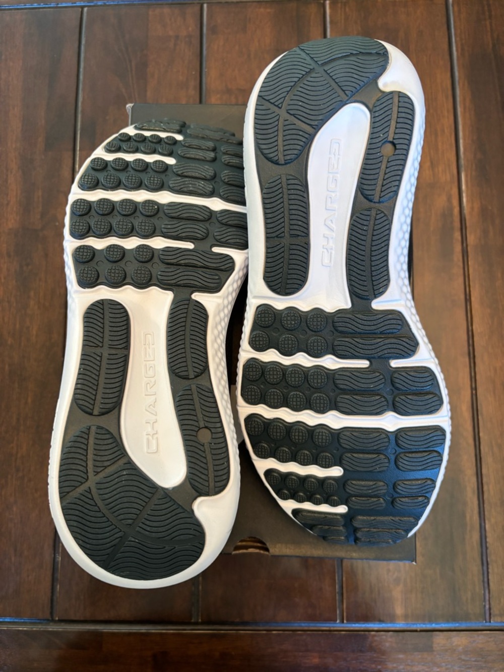 Under Armour Black and White Charged Surge 4 Running Shoes New in Box Size 9.5 - Picture 6 of 7